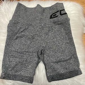 ECHT SCRUNCH SHORTS🖤